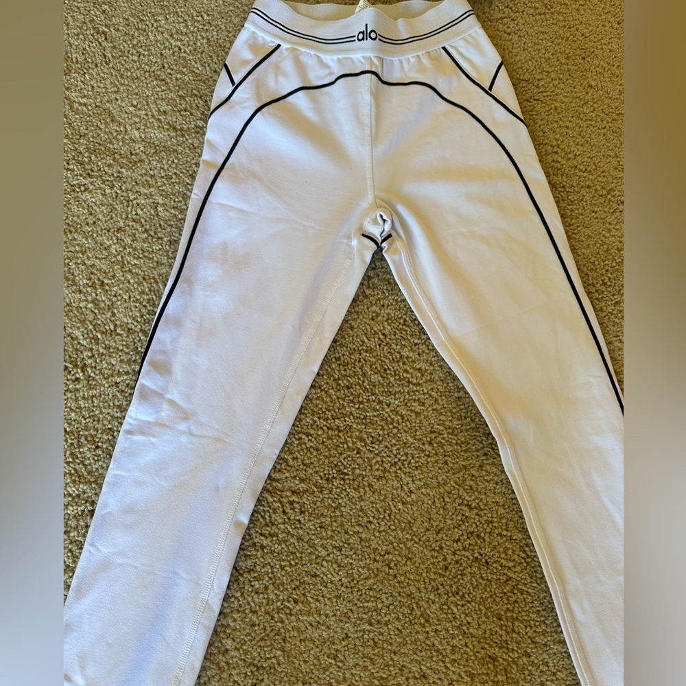 ALO Yoga Set - Airbrush High-Waist Heart Throb Legging & Sports Bra - Picture 7 of 13